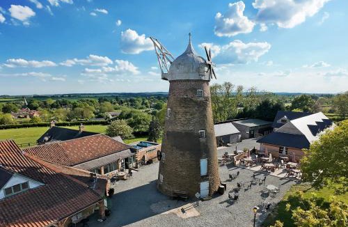 Wymondham Apartment | The Oak Room - Windmill Country Retreats