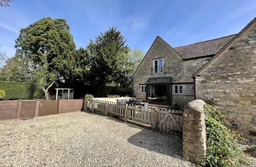 Witney House | The Old Coach house- a delightful home from home