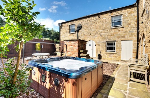 Alfreton Cottage | The Old Milking Parlour - 6 bedroom property with hot tub