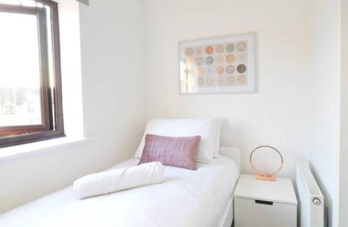 Linton House | The Osprey - Comfortable 3-Bedroom Stay for Business or Leisure