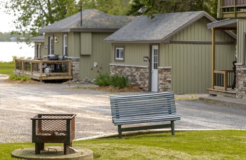 Bloomfield Apartment | The Picton Beautiful Couple`s Getaway