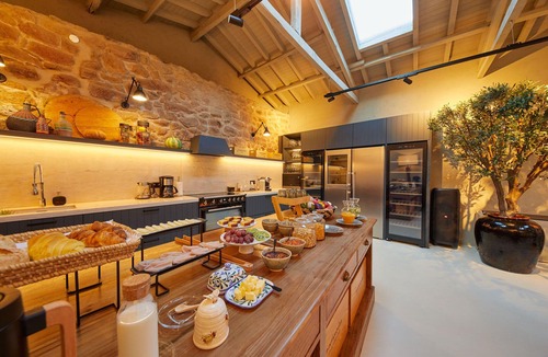 Armamar Hotel | THE PINTA Boutique Hotel