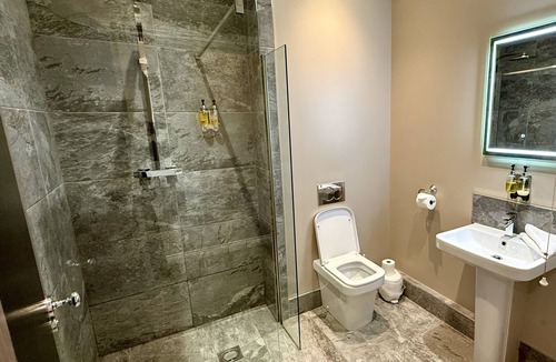 Corby Hotel | The Raven Hotel - Inn