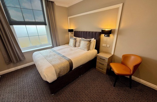 Corby Hotel | The Raven Hotel - Inn