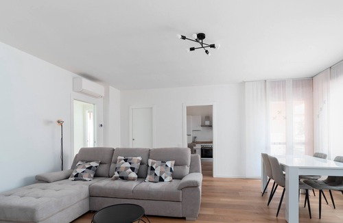 Monza Apartment | The Right House, Modern and Spacious Three-room Apartment Near Policlinico Monza