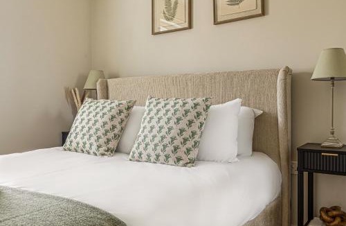 Bicester House | The Seven Residence - Hot tub, 5 min to Bicester Village, Pet friendly