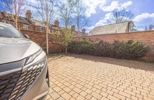 Whitnash Apartment | The Shakespeare Suite Dunara 7 | Leamington Spa Holiday Let | 2 Beds & Sleeps 4