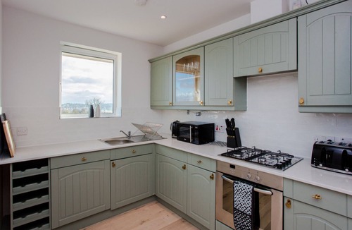 Coppetts Apartment | The Sparkford Gardens - Lovely 2BDR with Balcony