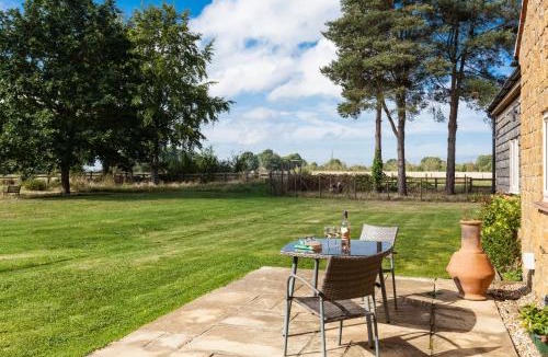 Sibford Gower House | The Sunset Retreat