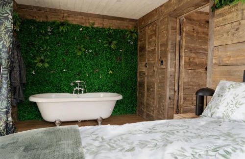 Frampton Villa | The Tree House Unique Stay With Wood Fired Hot Tub