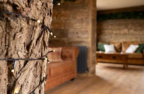 Frampton Villa | The Tree House Unique Stay With Wood Fired Hot Tub