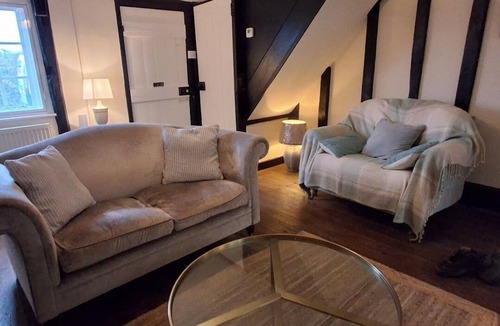 Ongar Cottage | The Walnut Nook - A cosy, charming cottage in the country side.