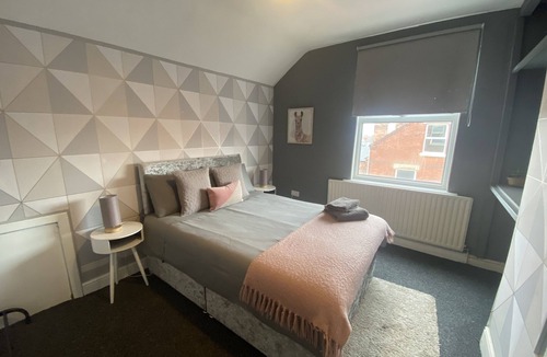 Forest Fields House | Three bedroom modern apartment within a stones throw from the city centre