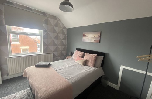 Forest Fields House | Three bedroom modern apartment within a stones throw from the city centre