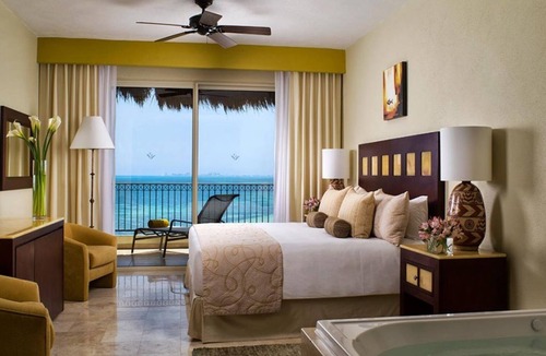 Playa Mujeres Apartment | Three Bedroom Villa del Palmar Cancun Beachfront Resort in Playa Mujeres