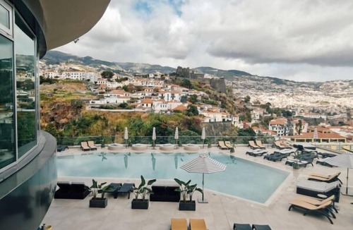 Sao Pedro House | Three Units w/Relaxing Views! With Swimming Pools, Free Parking, Area Shuttle!