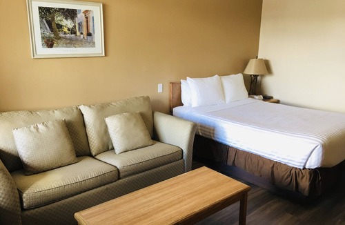 North Cowichan Hotel | Thunderbird Motor Inn