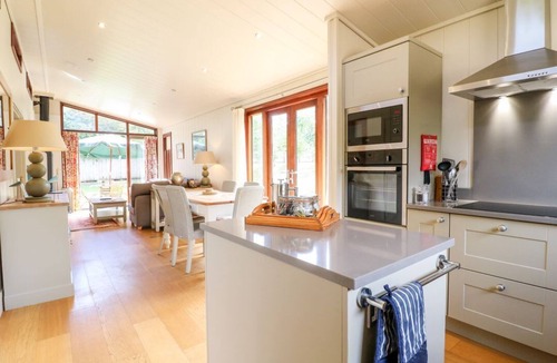Oakham Cabin | TICKENCOTE, stylish interior, WiFi, Exton