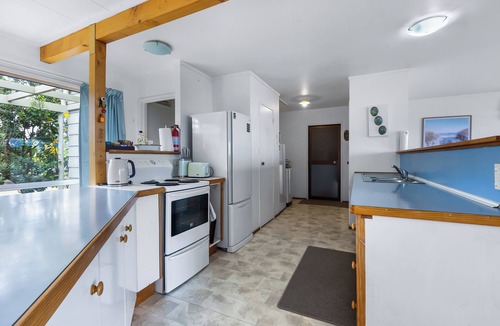 Ahipara House | Tides and Time Bach - Ahipara Holiday Home