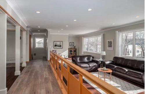 Waterford Valley House | Timeless 3br Mid-century Modern St Johns Gem