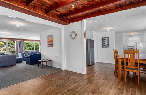 Tirohanga House | Tirohanga Beach Escape