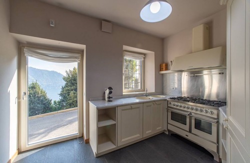 Cernobbio Apartment | Toldino House 4 min. by car to lake