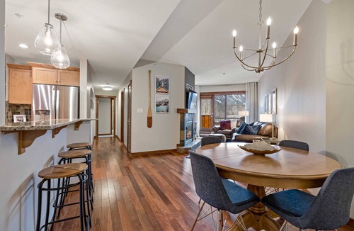 Town Centre Condo | Top Floor, Amazing Views, Recently Renovated