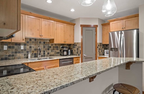 Town Centre Condo | Top Floor, Amazing Views, Recently Renovated