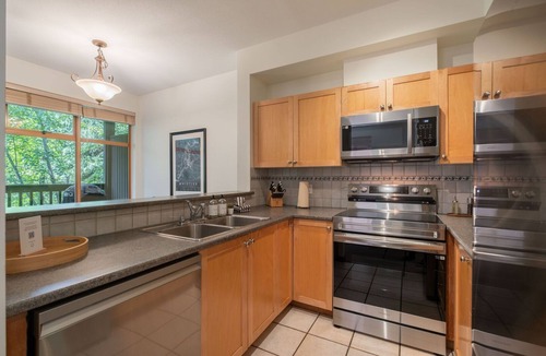 Village North Apartment | Top location | Pool & hot tub | BBQ | AC | Parking