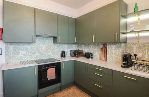 Nottingham City Centre Cottage | TOWER COTTAGE, romantic, character holiday cottage in Nottingham
