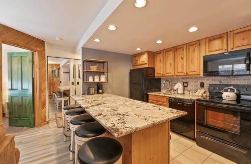 Peak 9 Condo | Trails End Starry Night Condo: Downtown Breck, Ski In/Out