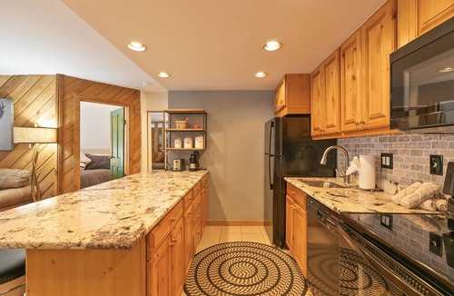 Peak 9 Condo | Trails End Starry Night Condo: Downtown Breck, Ski In/Out