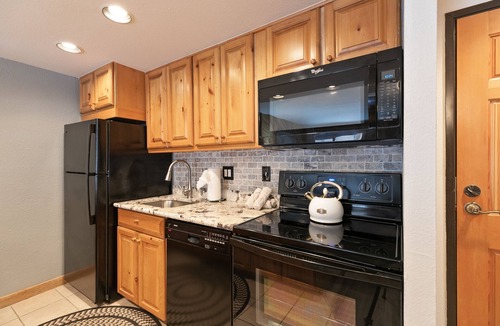 Peak 9 Condo | Trails End Starry Night Condo: Downtown Breck, Ski In/Out