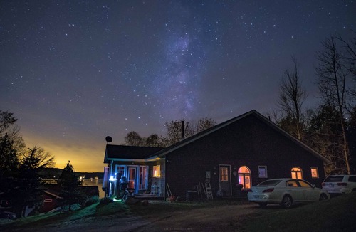 Armour Cottage | Tranquil guest house in charming Katrine on Doe Lake, Ontario Canada