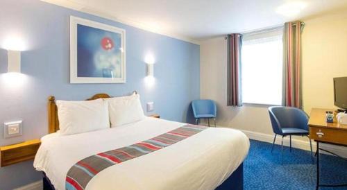 Woodford Bridge Hotel | Travelodge London Chigwell