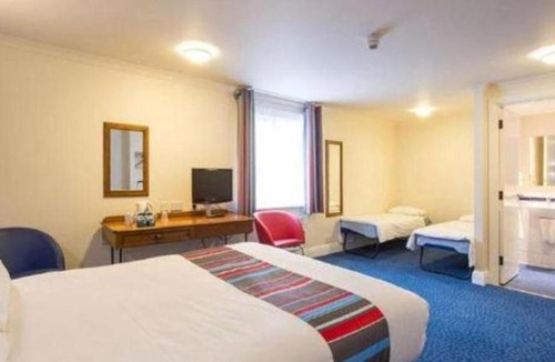 Milton Keynes Hotel | Travelodge Milton Keynes Shenley Church