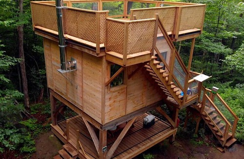 Saint-Faustin-Lac-Carre House | Treehouse #11 (in the forest)