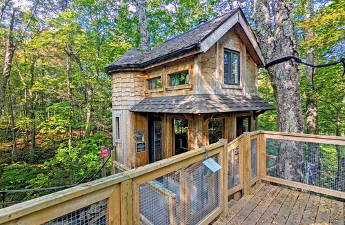 Saint-Faustin-Lac-Carre House | Treehouse #13 (in the forest)