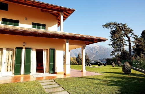 Tremezzo Apartment | Tremezzo Residence apartment no 6 with pool and spa by Italian Apartments.