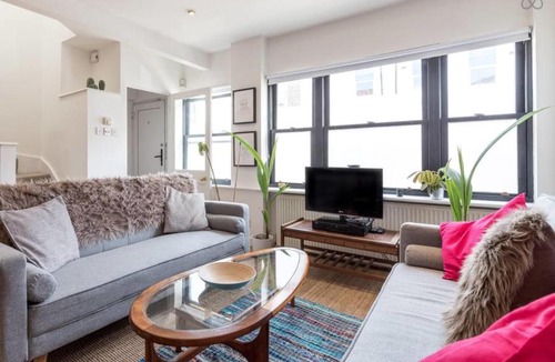 Kensal Green House | Trendy 3 bed house 5 min walk to Kensal Green tube
