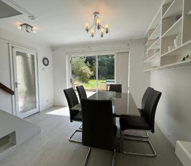 Harlow House | Truehome Close to Stansted Airport