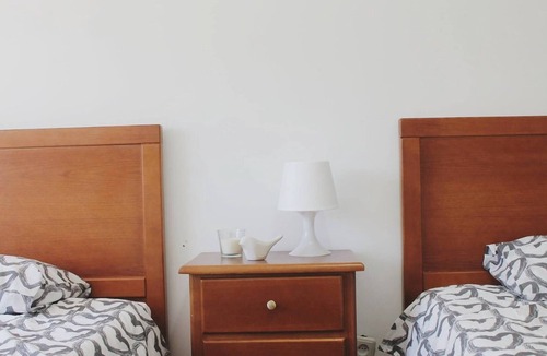 Massama Apartment | Twin Room 2 In Sintra Massamá Next To Train Station