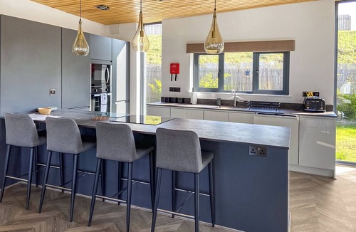Newark upon Trent Ski Chalet | Two bed lodge with one king-size bed and one twin (King by arrangement).