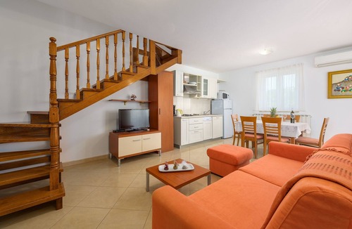 Basanija Apartment | Two bedroom apartment with a swimming pool Bašanija (Umag) (A-3402-d)