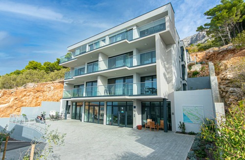 Brela Apartment | Two bedroom apartment with a swimming pool Brela, Makarska (A-20229-a)