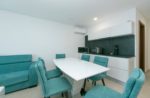 Brela Apartment | Two bedroom apartment with a swimming pool Brela, Makarska (A-20229-c)