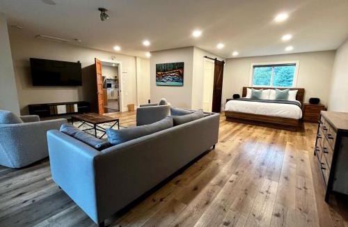 East Kootenay House | Two Bedroom House by Snow Valley Lodging