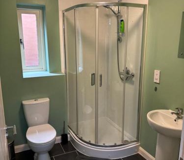 Rugby Apartment | Two Bedrooms Two Bathrooms and Private Parking Rugby