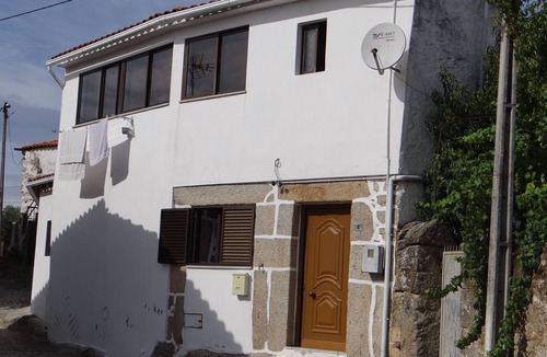 Vinhais House | Typical house in the center of Rebordelo