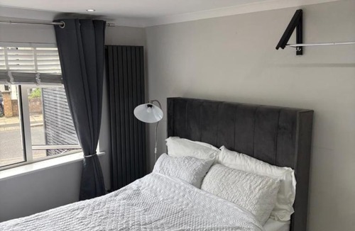 West Hendon Apartment | Umazis Bespoke Properties- The Hyde
